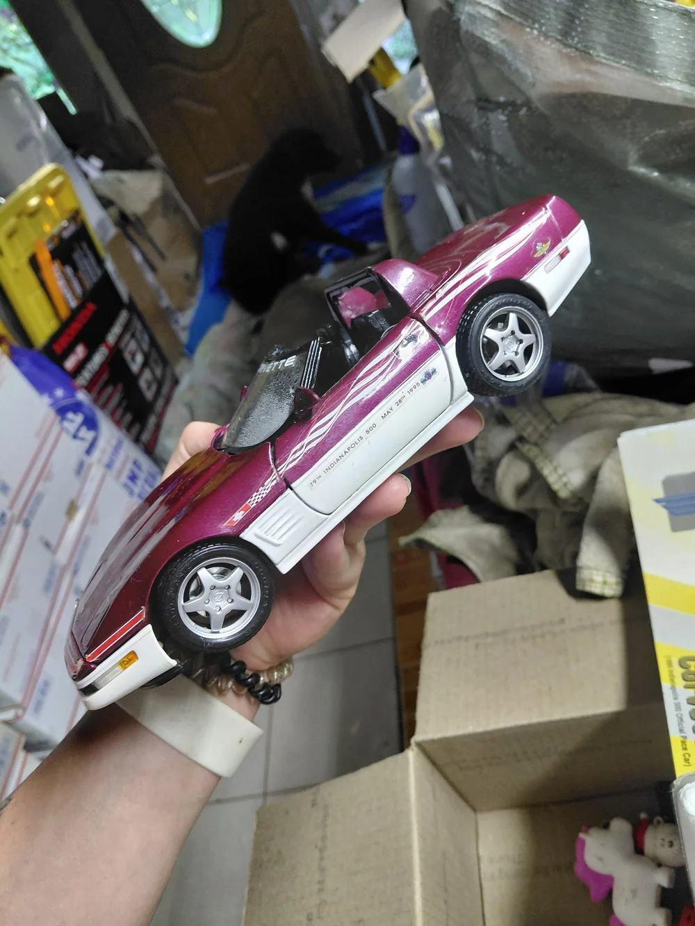 Maisto 1:18 scale diecast model of the 1995 Indianapolis 500 Official Pace Car.